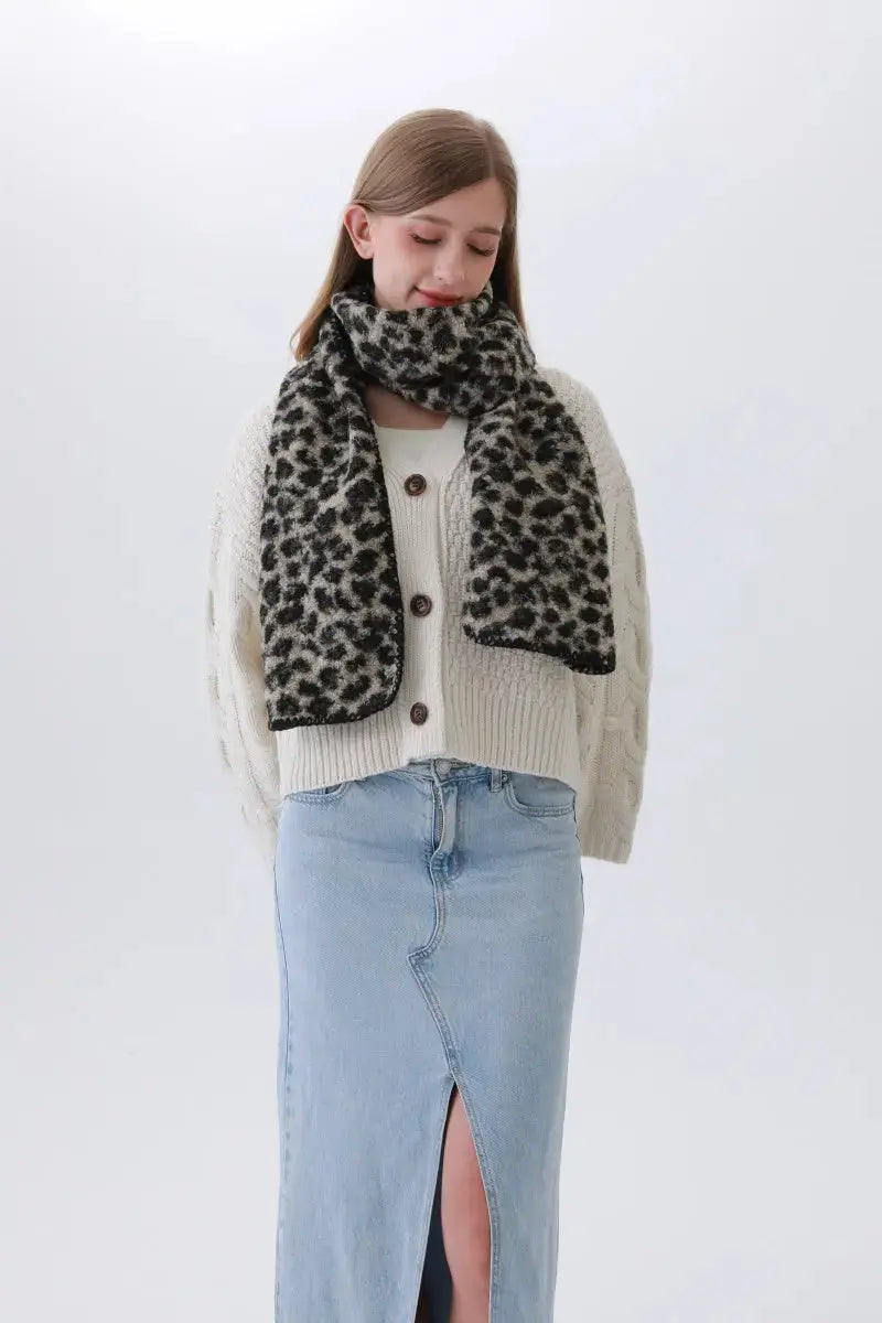 Leopard Print Woven Scarf – Animal Pattern Accent 🐆✨